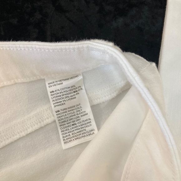 Chico’s So-Slimming girlfriend slim leg crop jeans - Picture 3 of 11